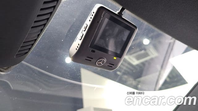 Mercedes-Benz E-Class 2022 — Photo 24/37