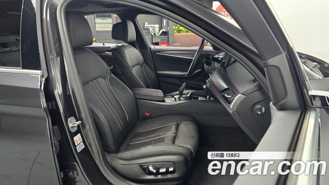 BMW 5 Series 2022 — ფოტო 10/20