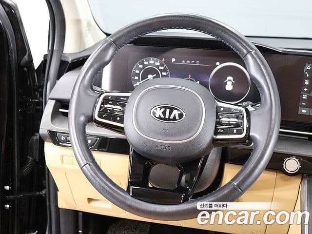 Kia Carnival 2021 — фото 15 из 20