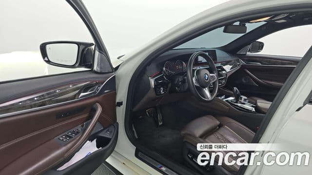 BMW 5 Series 2018 — Şəkil 10/20