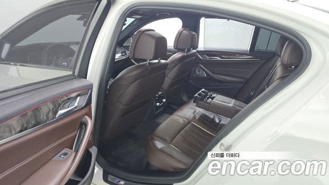 BMW 5 Series 2018 — Şəkil 12/20