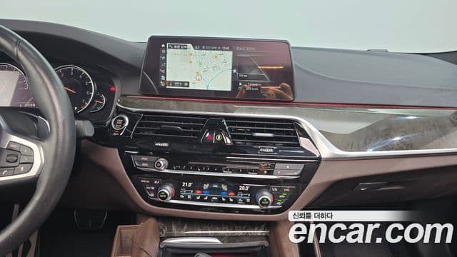 BMW 5 Series 2018 — Şəkil 13/20