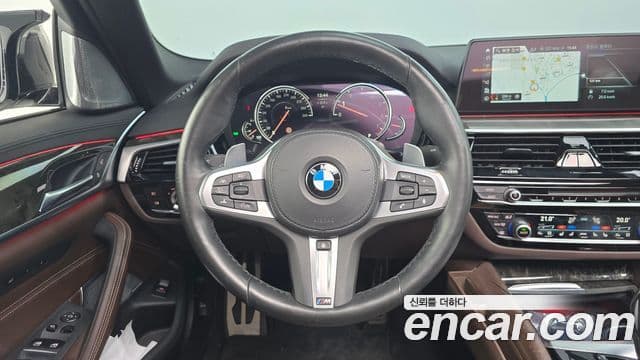 BMW 5 Series 2018 — Şəkil 14/20