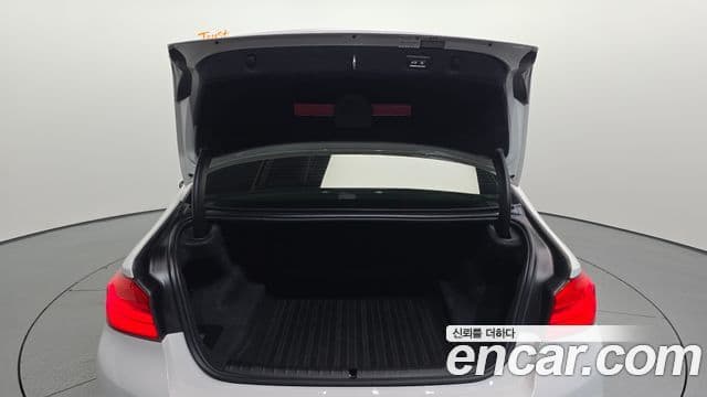 BMW 5 Series 2018 — Şəkil 19/20