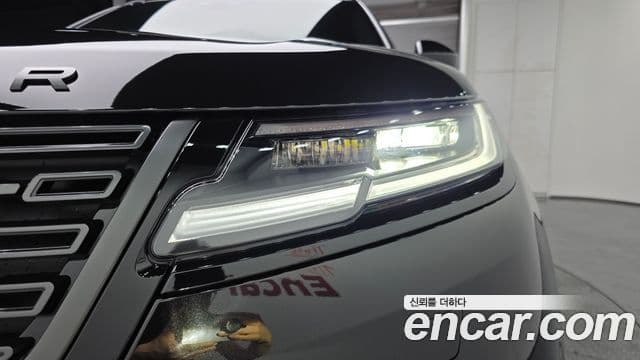 Land Rover Range Rover Velar 2025 — ფოტო 17/20