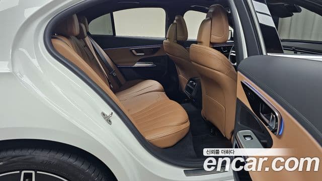 Mercedes-Benz E-Class 2025 — ფოტო 11/20