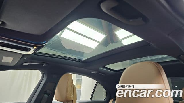 Mercedes-Benz E-Class 2025 — ფოტო 15/20