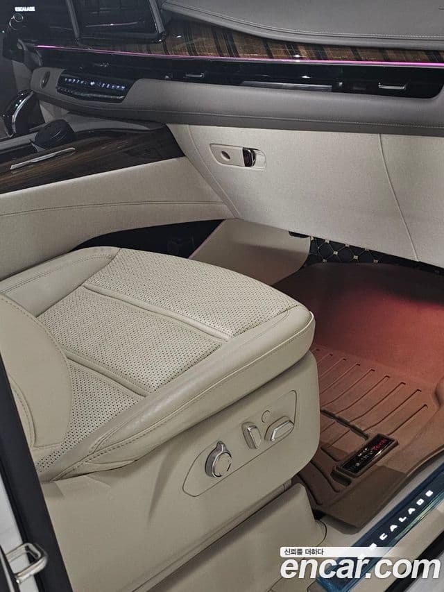 Cadillac Escalade 2022 — ფოტო 4/10