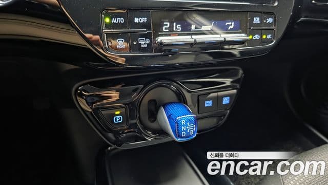 Toyota Prius 2019 — Şəkil 9/20