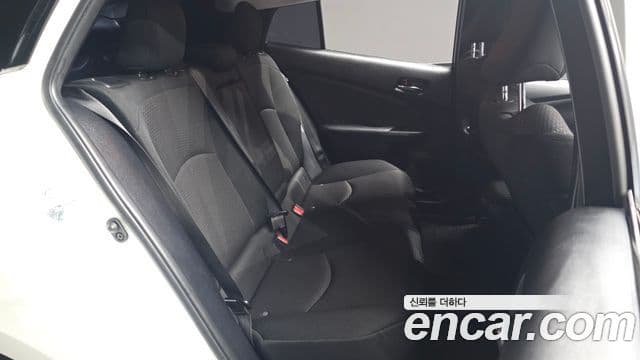 Toyota Prius 2019 — Şəkil 11/20