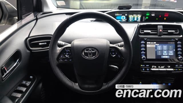 Toyota Prius 2019 — Şəkil 13/20