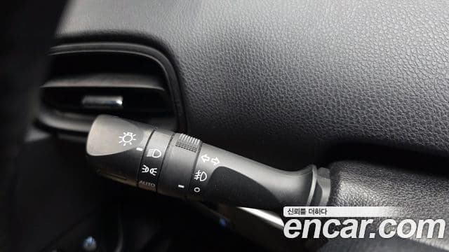 Toyota Prius 2019 — Şəkil 17/20