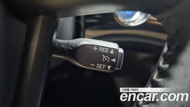 Toyota Prius 2019 — Şəkil 18/20