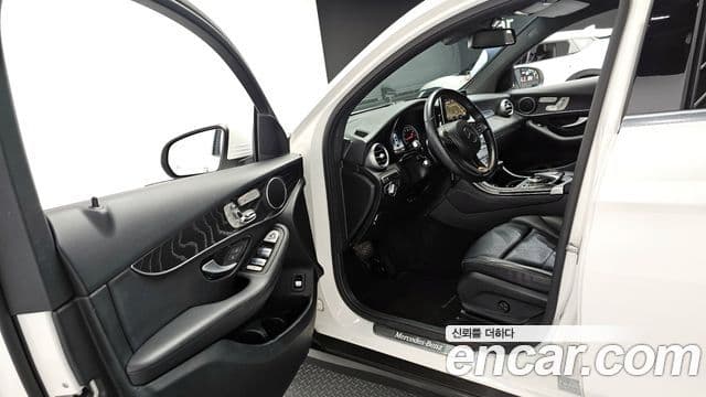 Mercedes-Benz GLC-Class 2019 — Şəkil 8/20