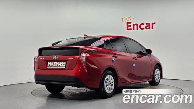 Toyota Prius 2018 — Photo 2/20