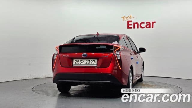 Toyota Prius 2018 — Photo 7/20