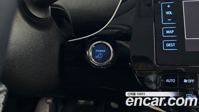 Toyota Prius 2018 — Photo 19/20
