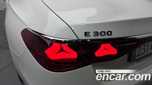 Mercedes-Benz E-Class 2024 — ფოტო 7/32