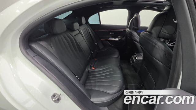 Mercedes-Benz E-Class 2024 — ფოტო 22/32