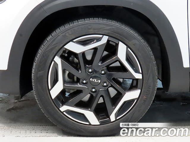 Kia Seltos 2023 — ფოტო 4/20