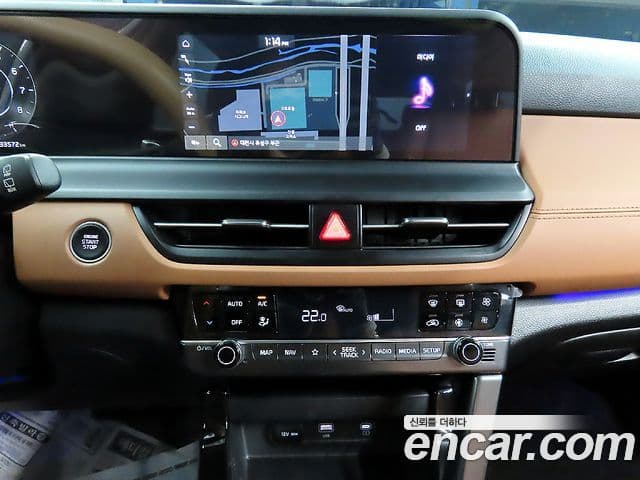 Kia Seltos 2023 — ფოტო 17/20