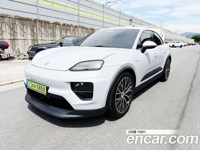 Porsche Macan EV 2025 — ფოტო 2/19
