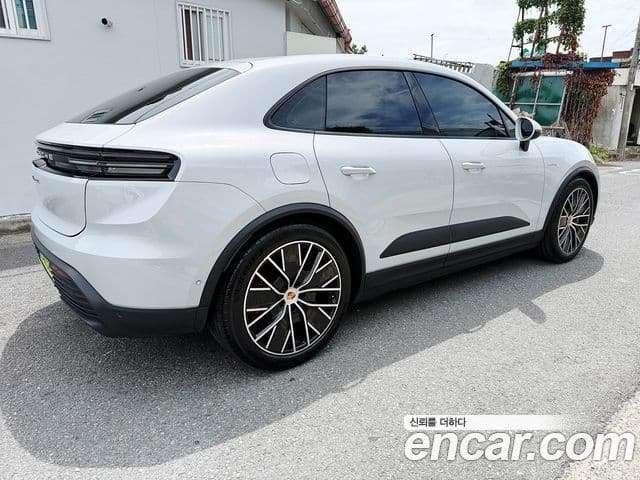 Porsche Macan EV 2025 — ფოტო 14/19