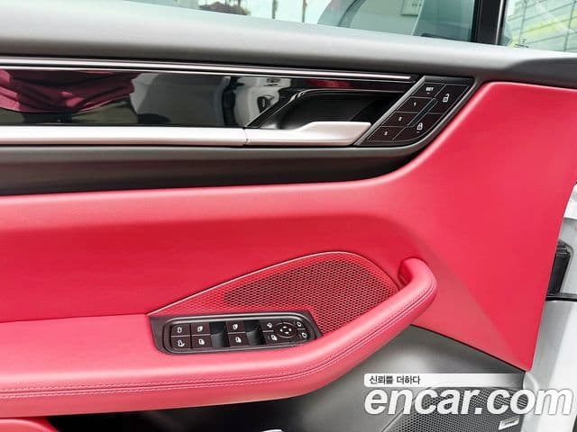 Porsche Macan EV 2025 — ფოტო 4/19