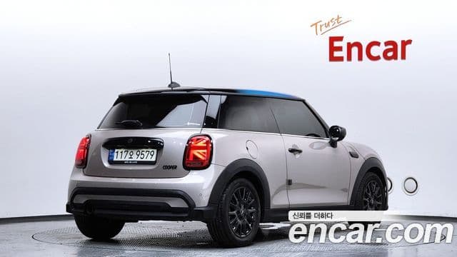 Mini Cooper 2021 — фото 1 из 20