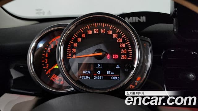 Mini Cooper 2021 — ფოტო 6/20