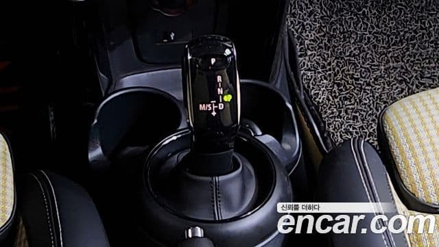 Mini Cooper 2021 — ფოტო 7/20