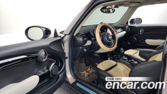 Mini Cooper 2021 — ფოტო 8/20
