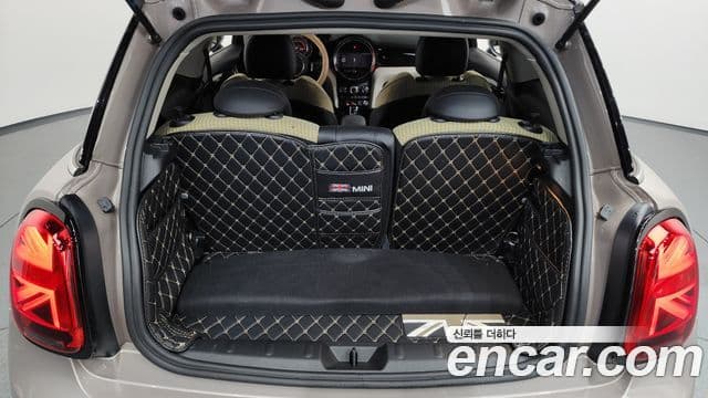 Mini Cooper 2021 — ფოტო 16/20