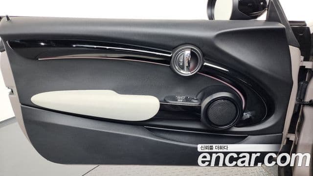 Mini Cooper 2021 — Photo 8/32