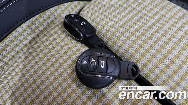 Mini Cooper 2021 — Photo 23/32