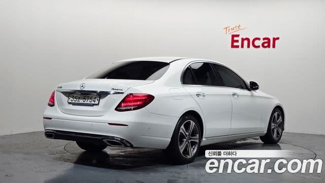 Mercedes-Benz E-Class 2018 — ფოტო 2/20