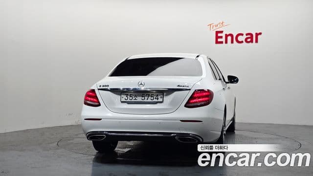 Mercedes-Benz E-Class 2018 — ფოტო 4/20