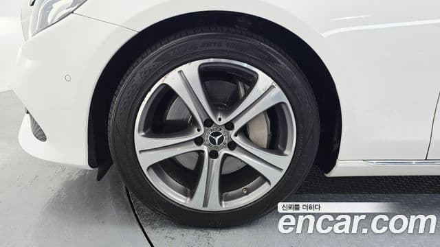 Mercedes-Benz E-Class 2018 — ფოტო 5/20