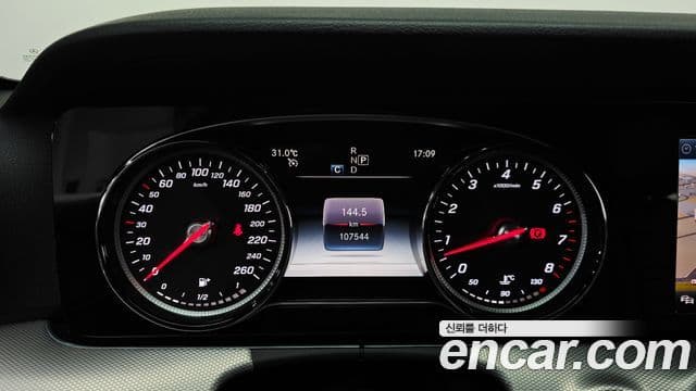 Mercedes-Benz E-Class 2018 — ფოტო 8/20