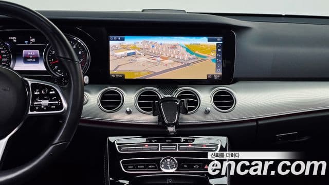 Mercedes-Benz E-Class 2018 — ფოტო 12/20