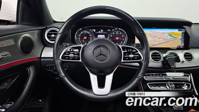 Mercedes-Benz E-Class 2018 — ფოტო 13/20
