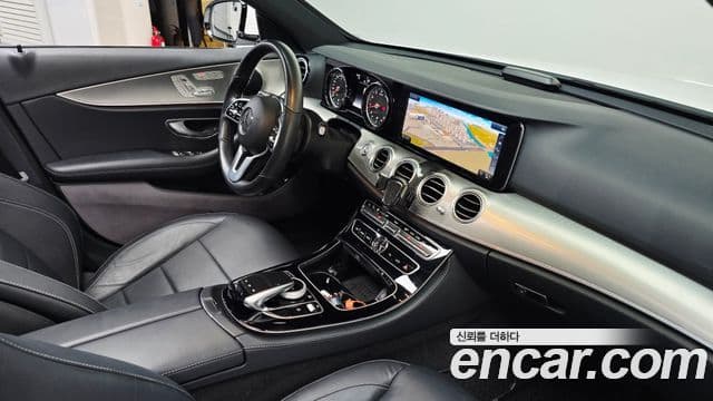 Mercedes-Benz E-Class 2018 — ფოტო 17/20
