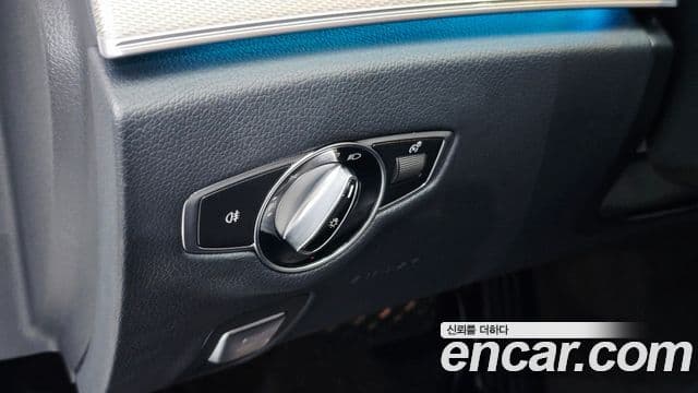 Mercedes-Benz E-Class 2018 — ფოტო 18/20