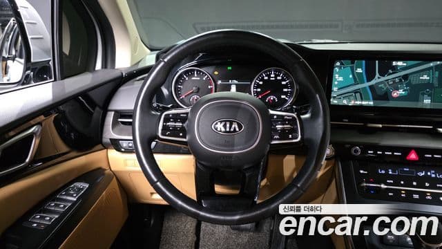 Kia Carnival 2021 — фото 13 из 20
