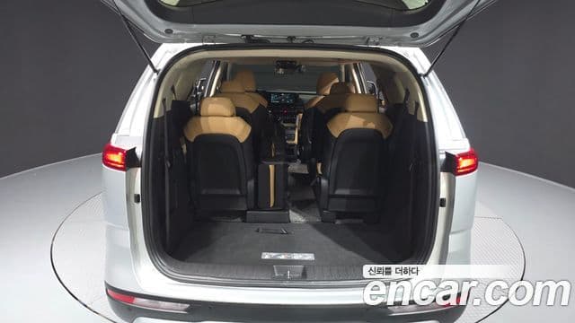 Kia Carnival 2021 — фото 20 из 20