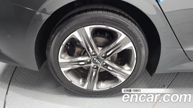 Kia K5 2022 — ფოტო 5/20