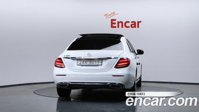 Mercedes-Benz E-Class 2019 — ფოტო 3/20