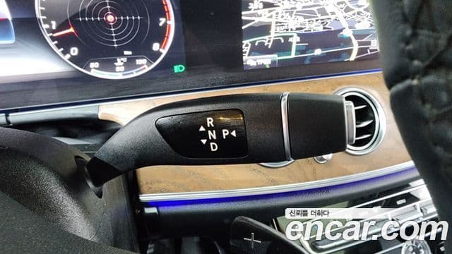 Mercedes-Benz E-Class 2019 — ფოტო 7/20