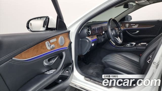 Mercedes-Benz E-Class 2019 — ფოტო 8/20