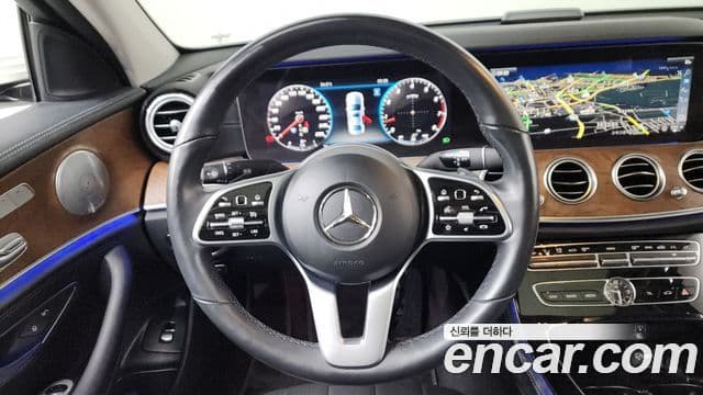 Mercedes-Benz E-Class 2019 — ფოტო 13/20